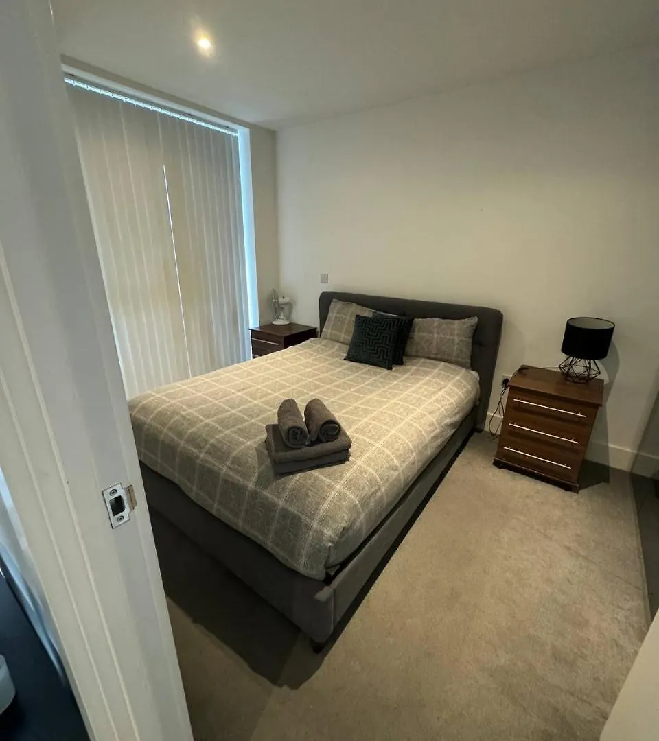 Lovely 1Bed Flat 10Mins To Canary Wharf & Parking London